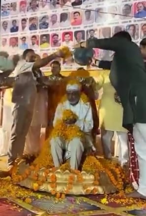 होशंगाबाद-नरसिंहपुर सांसद दर्शन सिंह ने मंत्रोच्चार से कराया खुद का अभिषेक 2 1759136441 WhatsApp Image 2025 09 29 at 14.18.35